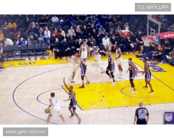 艾弗森单打突破制造空间，对比库里挡拆拉开的差异