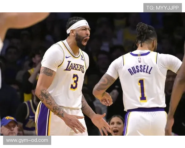 戴维斯缺阵里夫斯挡拆拉开空间提升三分